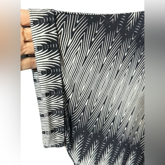 Worthington Stretch Short Sleeve Faux Wrap Black and Off White Blouse Size Small - Picture 4 of 12